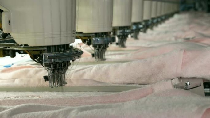 纺织厂的工业绣花机