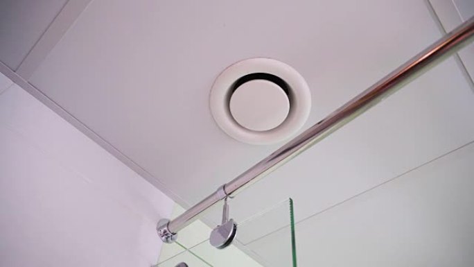 浴室天花板上的排气孔