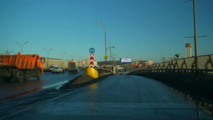 阳光明媚的冬日莫斯科城市交通道路旅行前窗全景4k俄罗斯