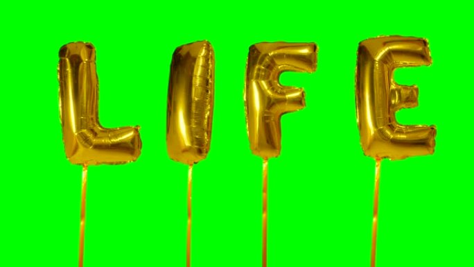 漂浮在绿色屏幕上的氦气金色气球字母中的单词生活