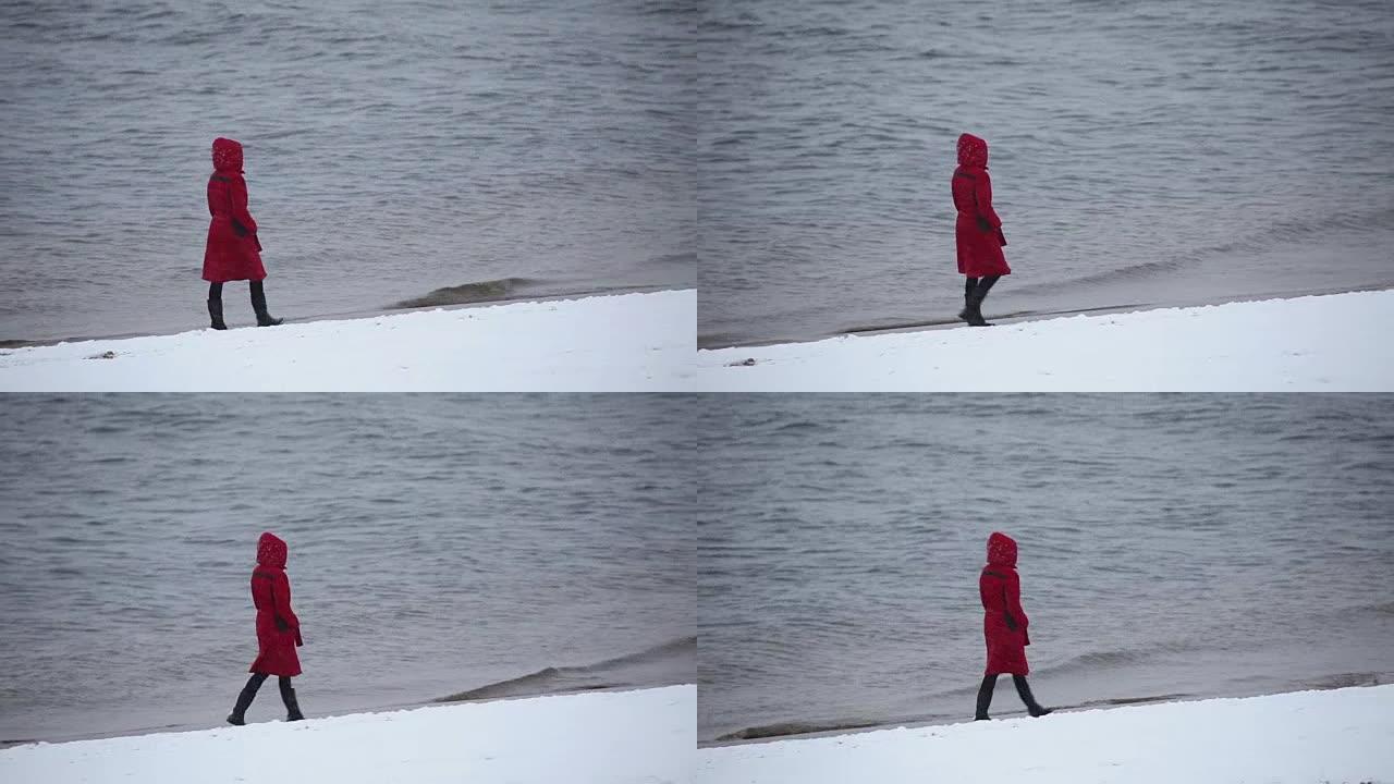 一个女孩在冬天沿着河岸散步