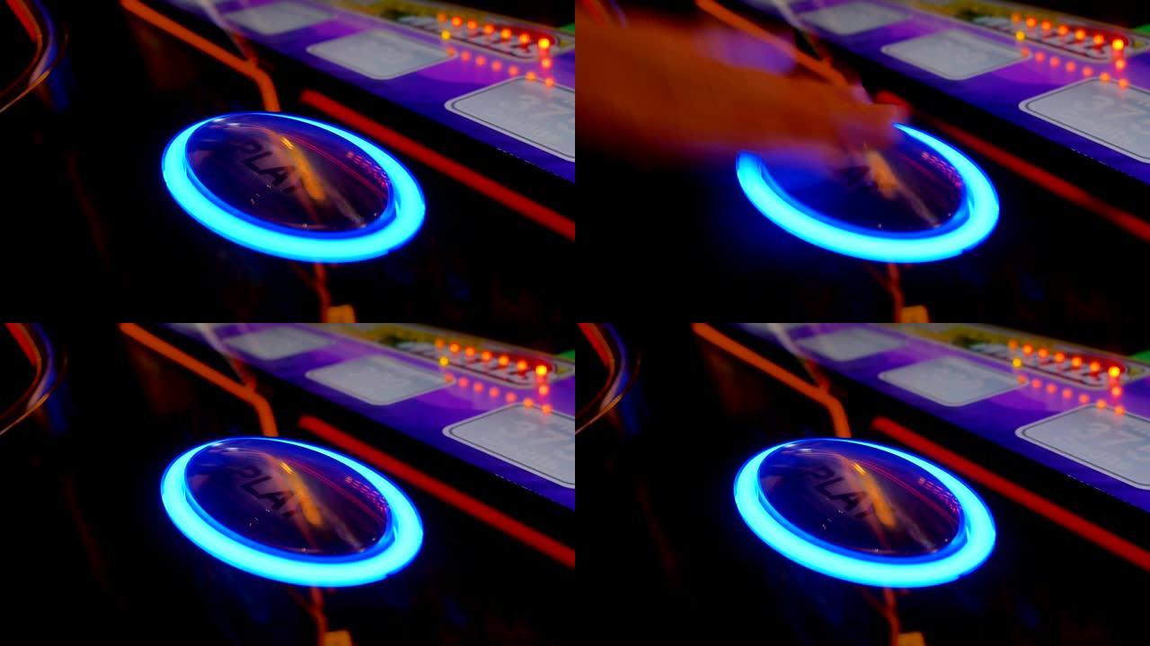 女人在赌场内的老虎机上按下播放按钮的动作