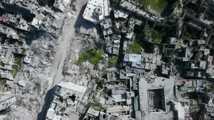 叙利亚阿勒颇废墟的鸟瞰图。在美丽的天气下，用一架被大自然包围的无人机俯瞰阿勒颇的屋顶。