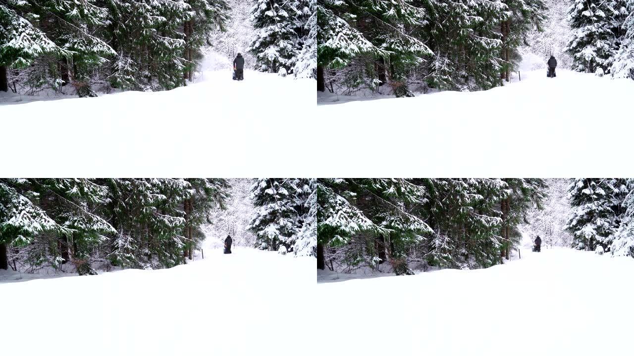 一个在森林地面上犁雪的人