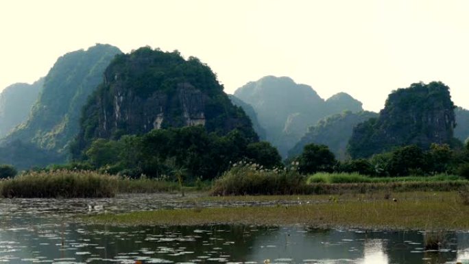 风景秀丽的喀斯特风景和稻田