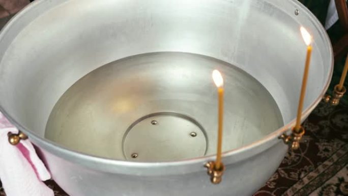 铝制水桶，用于圣以撒大教堂内部的婴儿洗礼