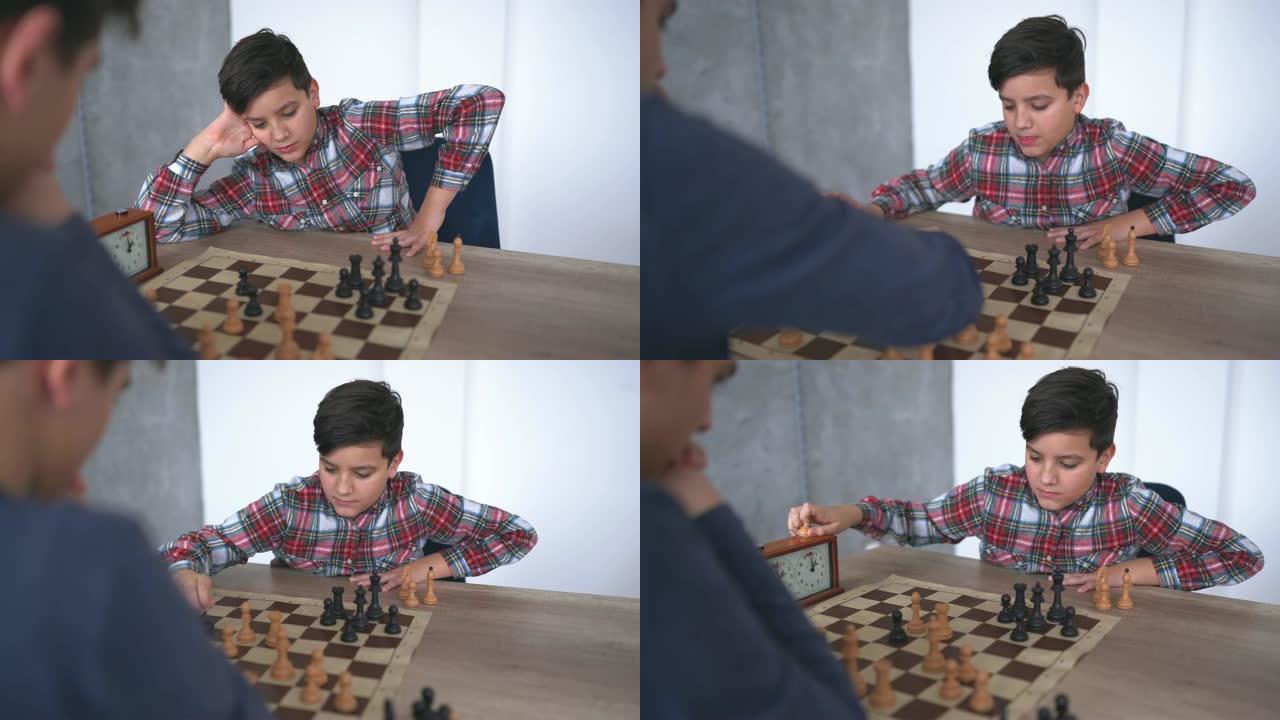 一个十几岁的男孩和他弟弟下棋