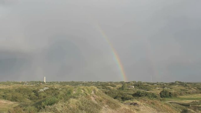 Schiermonnikoog岛上有彩虹的灯塔