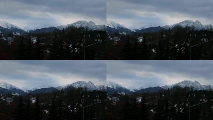 日落时分，从酒店阳台上欣赏雪山