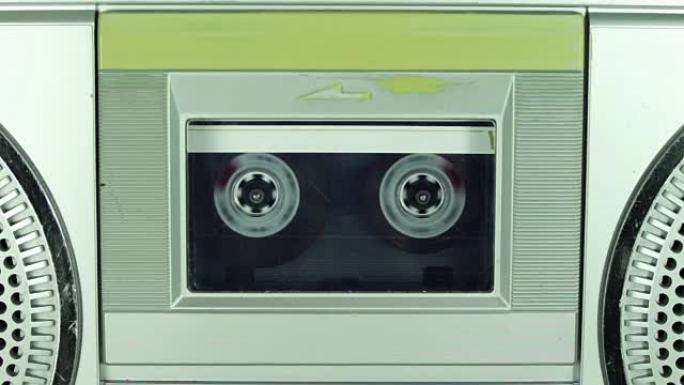 老式盒式磁带播放器