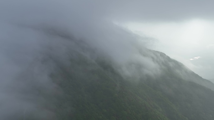 深圳梧桐山航拍云海