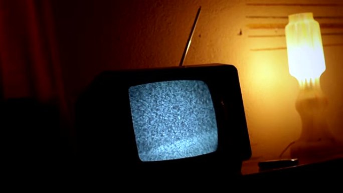 带静电噪音的旧电视-3张照片
