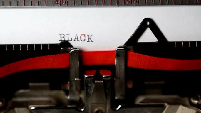 黑色-用旧打字机打字
