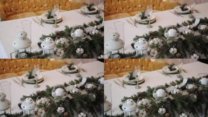婚礼桌上的圣诞装饰品乡村风格