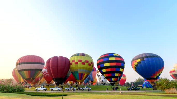 准备在清莱举行的年度节日飞行的热气球的延时