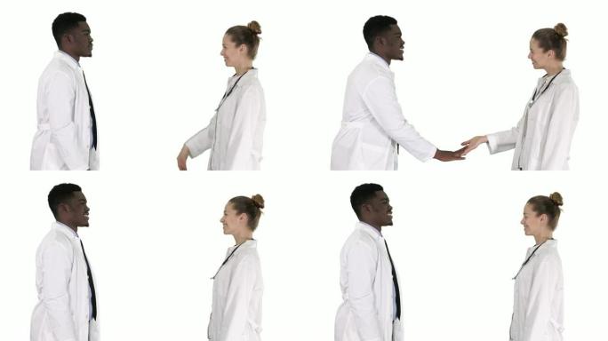 成功的外科医生团队在白色背景上给予高五并笑孤立在白色背景上