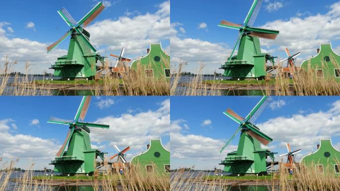 三个传统的荷兰风车早上