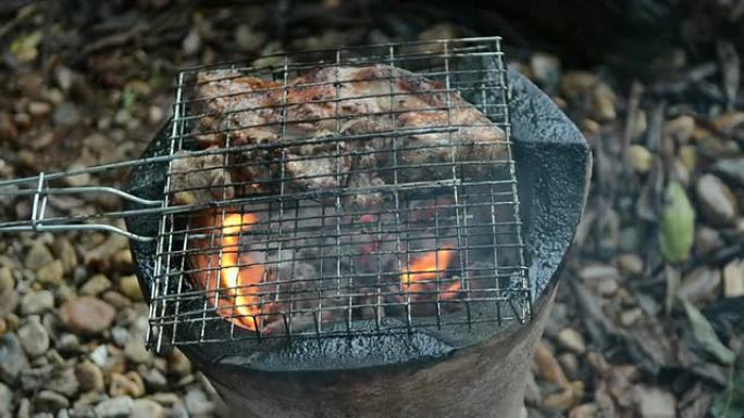 火上烤猪肉