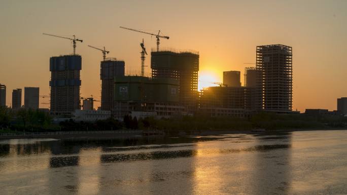 夕阳下的城市发展建设延时摄影