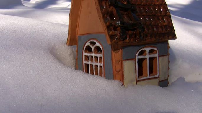 雪地上的圣诞小屋