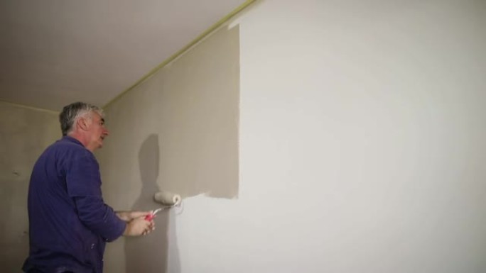 房屋画家绘画住宅住宅室内灰色，带油漆滚筒