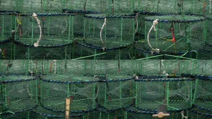 4k视点多莉拍摄了很多挂在海上海岸线上的绿鱼陷阱。