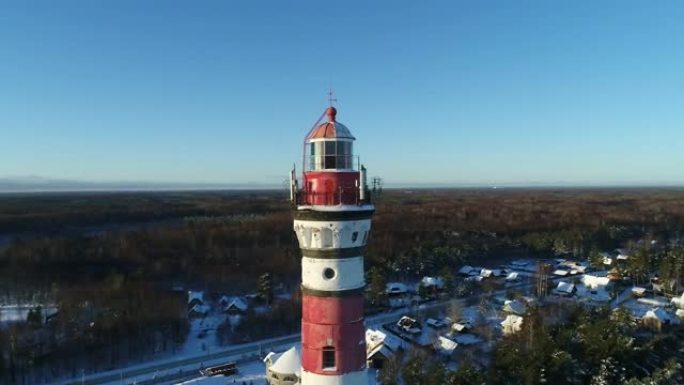 冬天的灯塔。空中视频拍摄