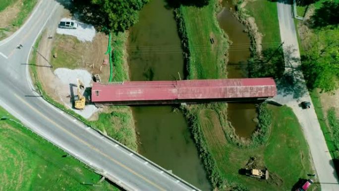 拆除一座174岁的伯尔拱形桁架设计廊桥，双跨度在宾夕法尼亚州荷兰国家