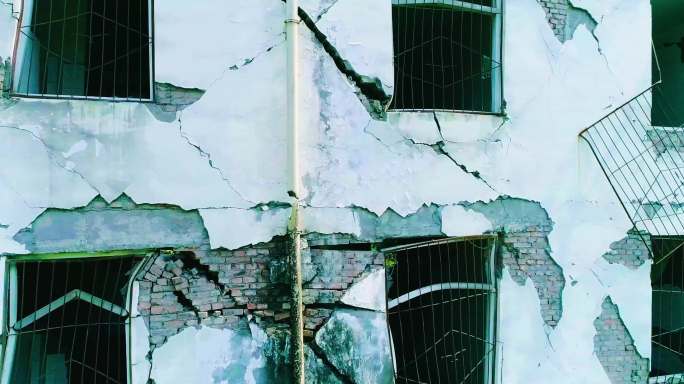 航拍汶川地震破败的房屋