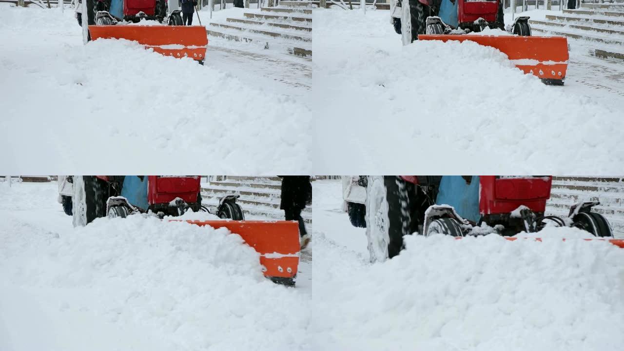 挖掘机清理城市街道上的大量积雪。
