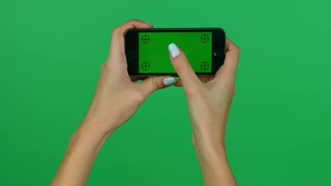 智能手机触摸屏在绿色屏幕上滑动手势