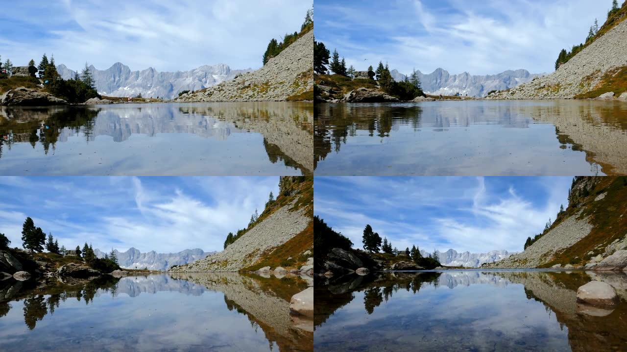 Spiegelsee湖 (镜湖) 的时间流逝与Dachstein山脉的反射。奥地利施拉德明-达施泰因