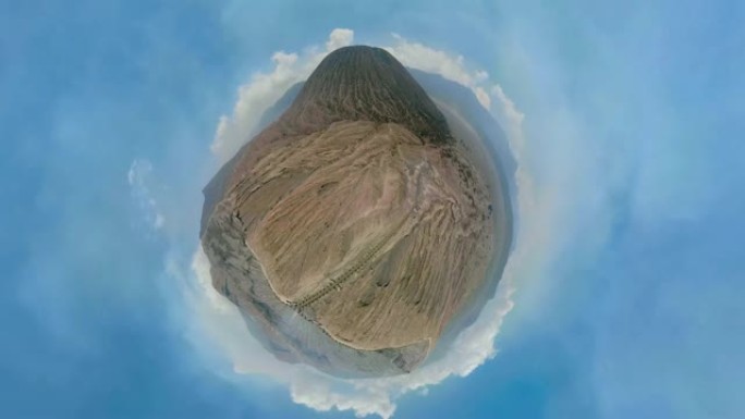 印度尼西亚贾瓦，带有火山口布罗莫的活火山
