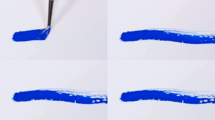 白纸上的蓝色水彩画。
