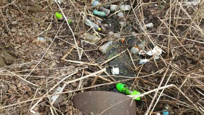 从管道里流出的污水。污染地球。