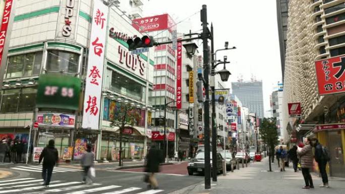延时: 在日本东京新桥区步行和购物的行人