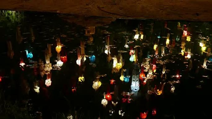 七彩纸灯笼之光在池塘上的倒影