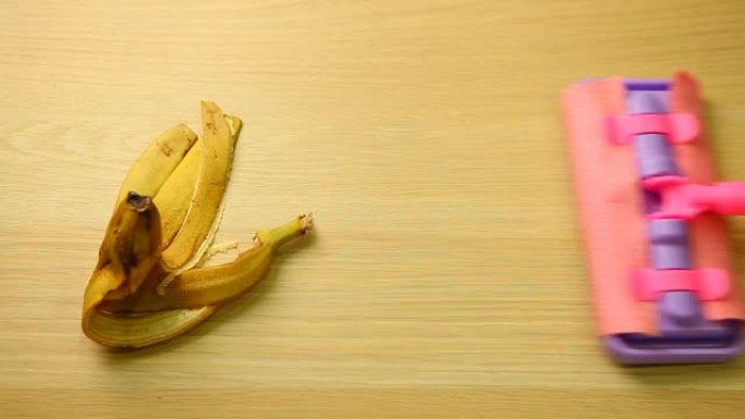 香蕉洗地板没人高清镜头