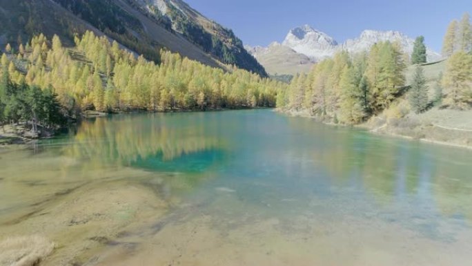 Lai di Palpuogna-秋天瑞士阿尔卑斯山的山湖