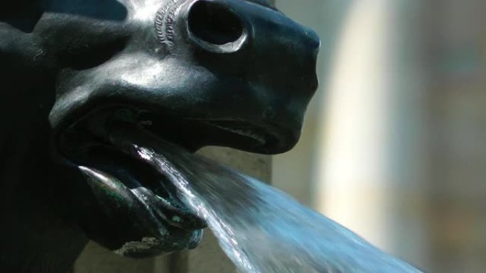 德国法兰克福的动物雕塑喷泉池