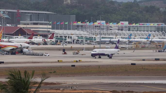 海南三亚凤凰机场的航班起落