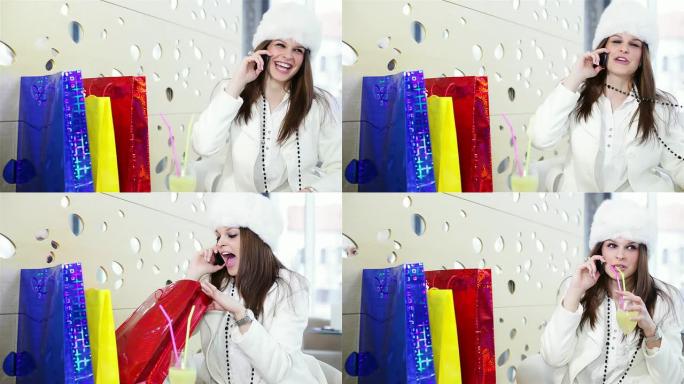 兴奋的购物女人