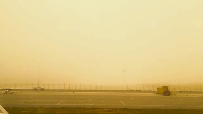 拉纳卡机场在沙尘暴POV期间起飞