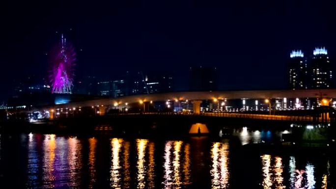 东京台场河边的夜间延时摩天轮