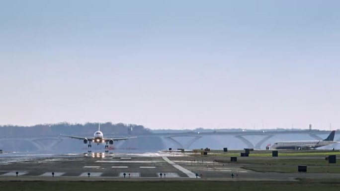 飞机降落在里根国家机场