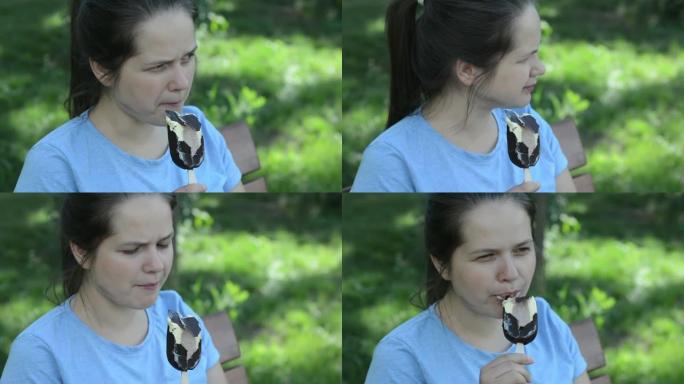 一个女孩坐在公园里吃冰淇淋。