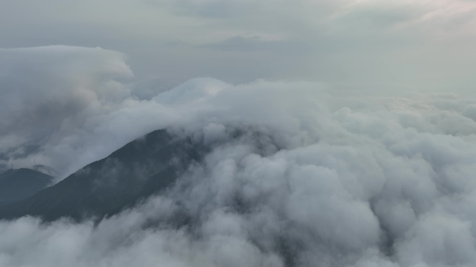 深圳梧桐山航拍云海