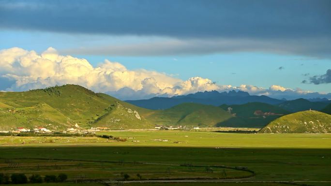 日照金山村落云海高原草地