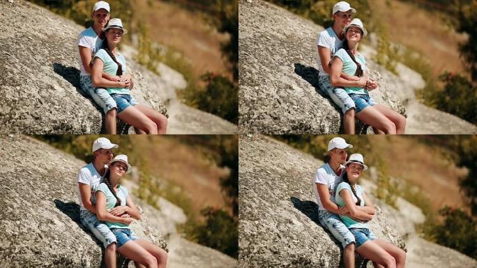 夫妇坐在岩石上