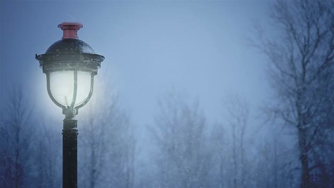 雪夜的路灯